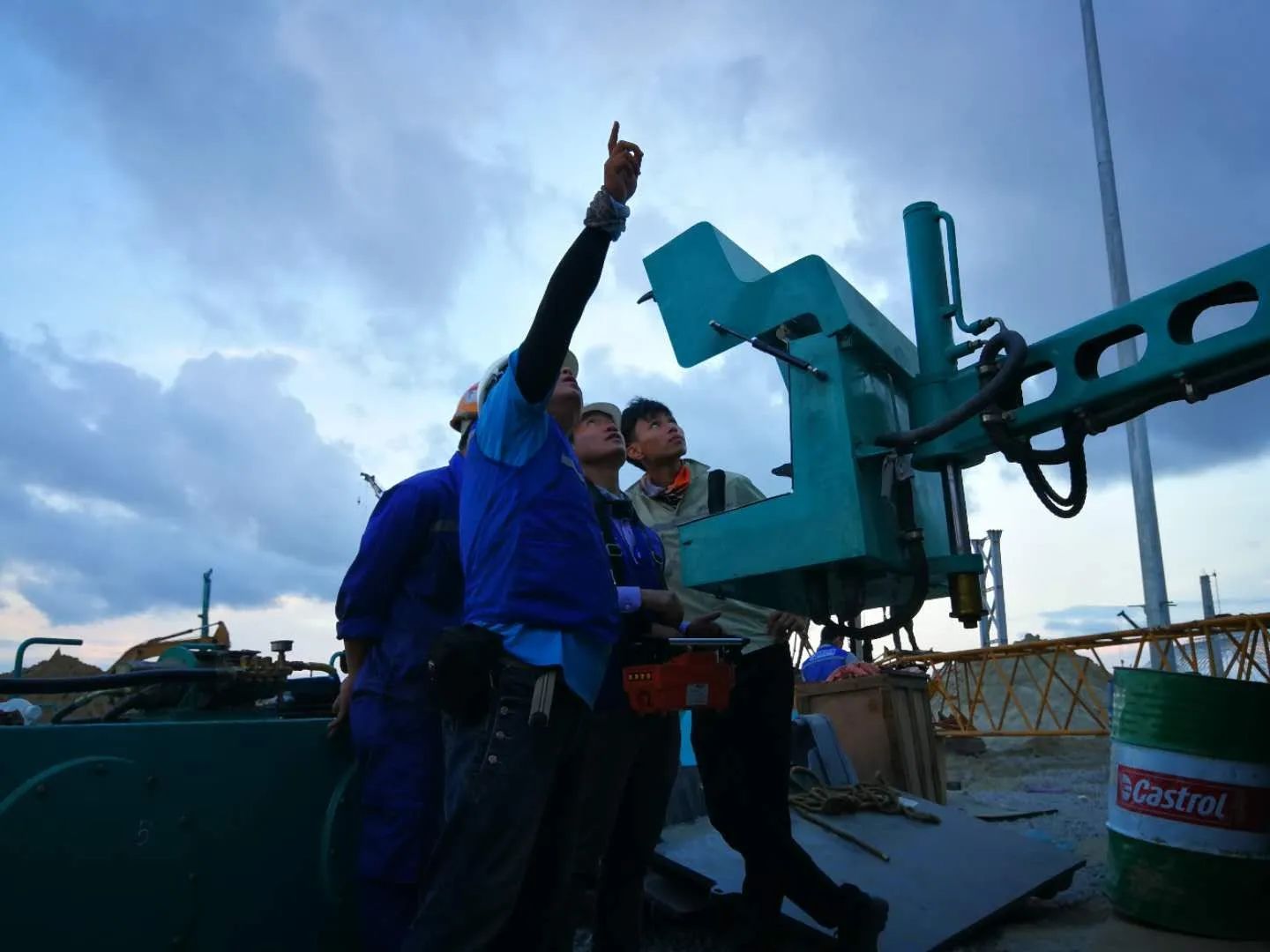 看九游体育(中国)官方网站工匠们如何用一双巧手“拿捏”工作、创造“奇迹”