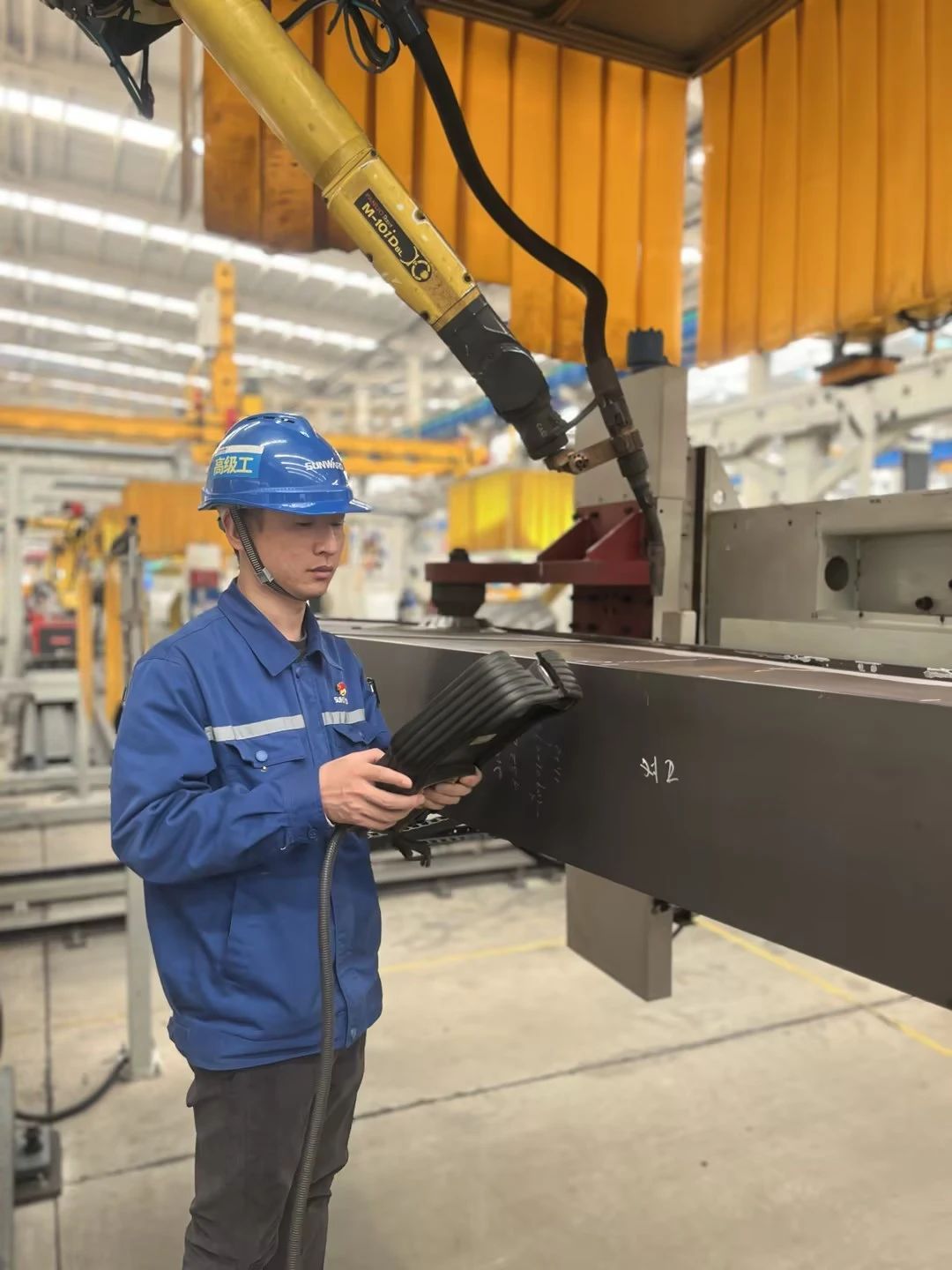 看九游体育(中国)官方网站工匠们如何用一双巧手“拿捏”工作、创造“奇迹”