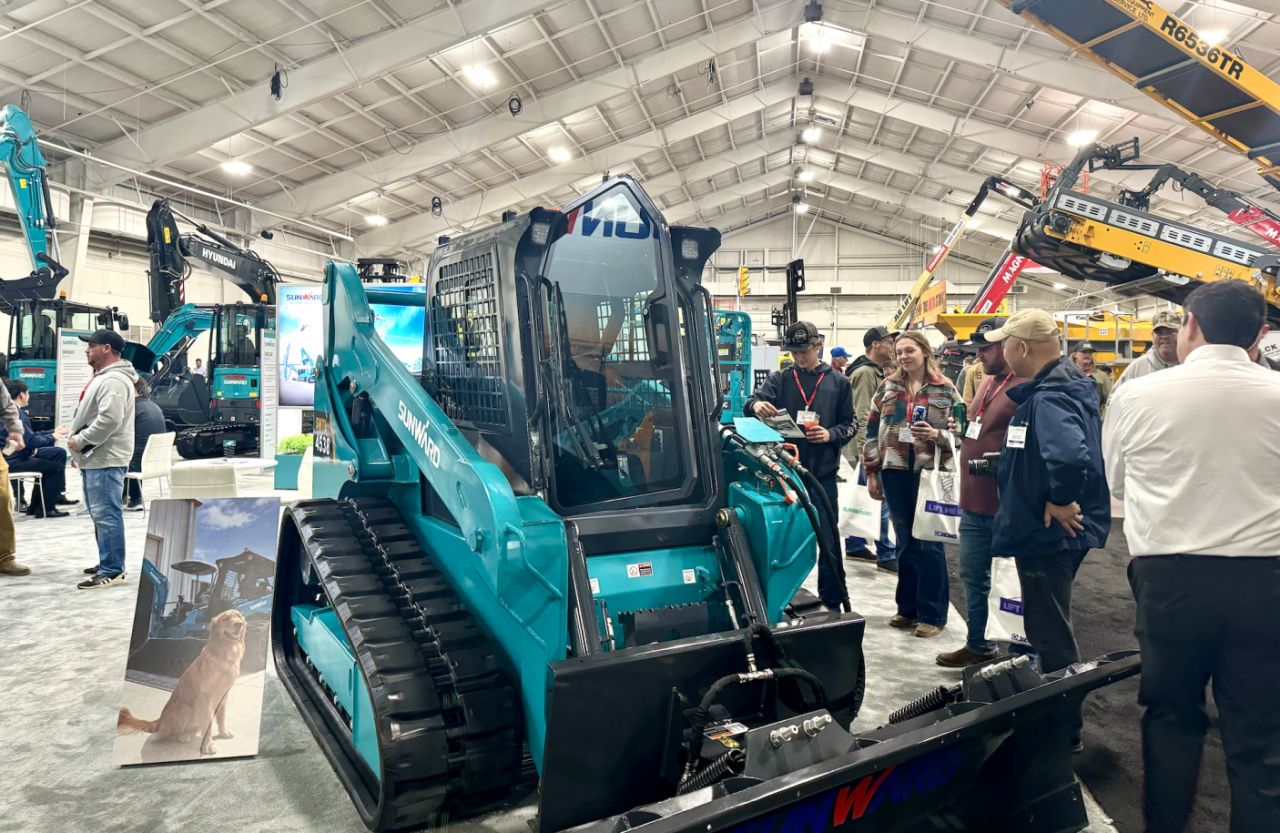 九游体育(中国)官方网站智能亮相加拿大最大重型设备展