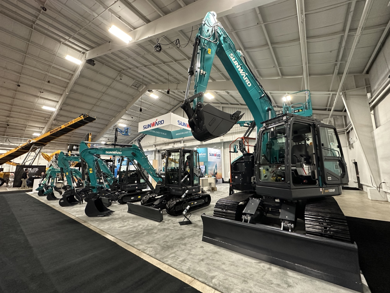 九游体育(中国)官方网站智能亮相加拿大最大重型设备展