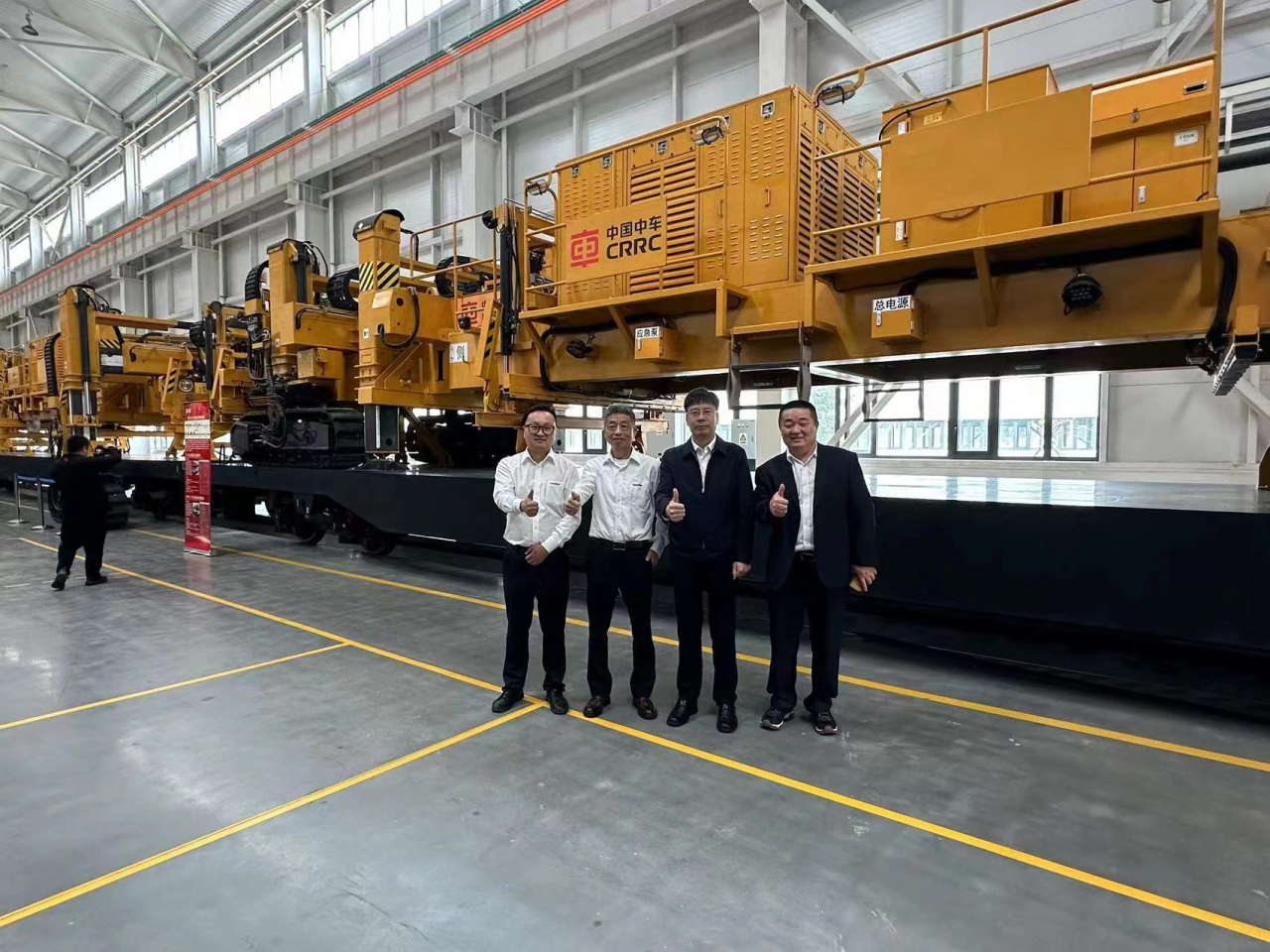 CPH-30J道岔铺换机组全球发布！九游体育(中国)官方网站智能与宝鸡中车时代共绘铁路装备新篇章！