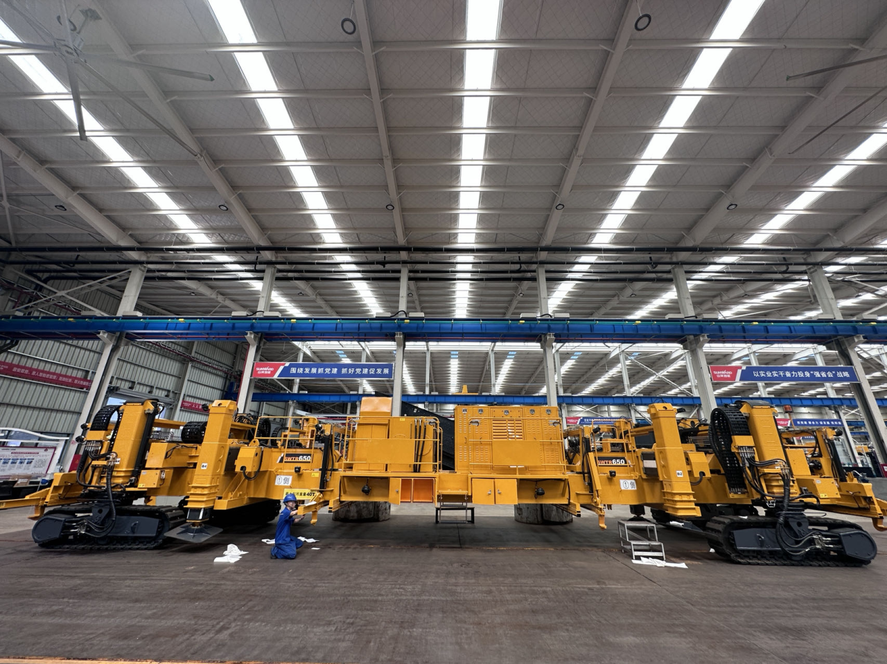 CPH-30J道岔铺换机组全球发布！九游体育(中国)官方网站智能与宝鸡中车时代共绘铁路装备新篇章！