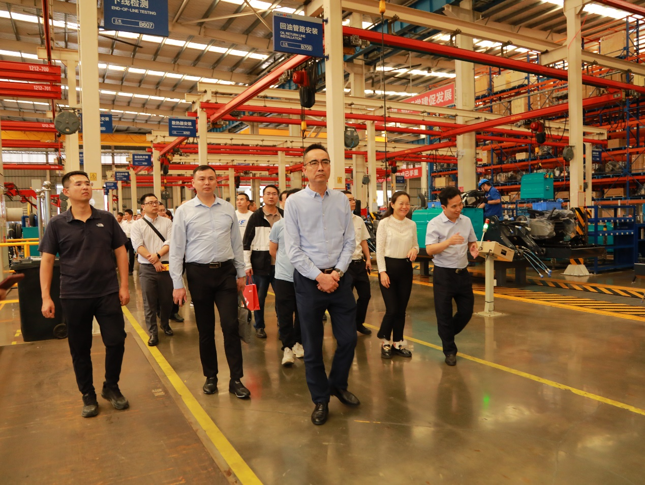 湘潭市工信局带队莅临九游体育(中国)官方网站智能开展智能制造现场观摩交流活动