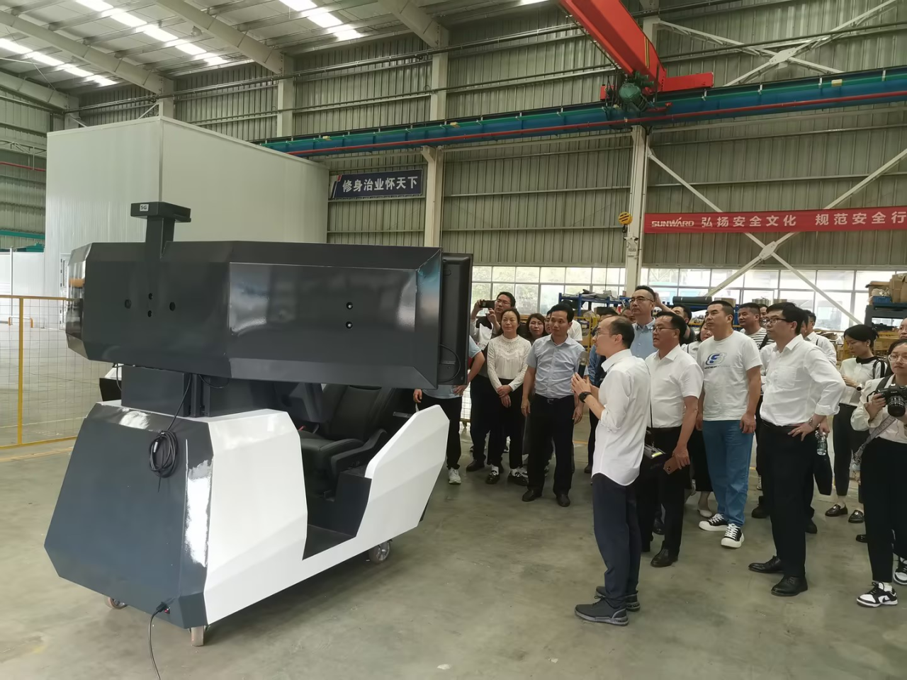 湘潭市工信局带队莅临九游体育(中国)官方网站智能开展智能制造现场观摩交流活动