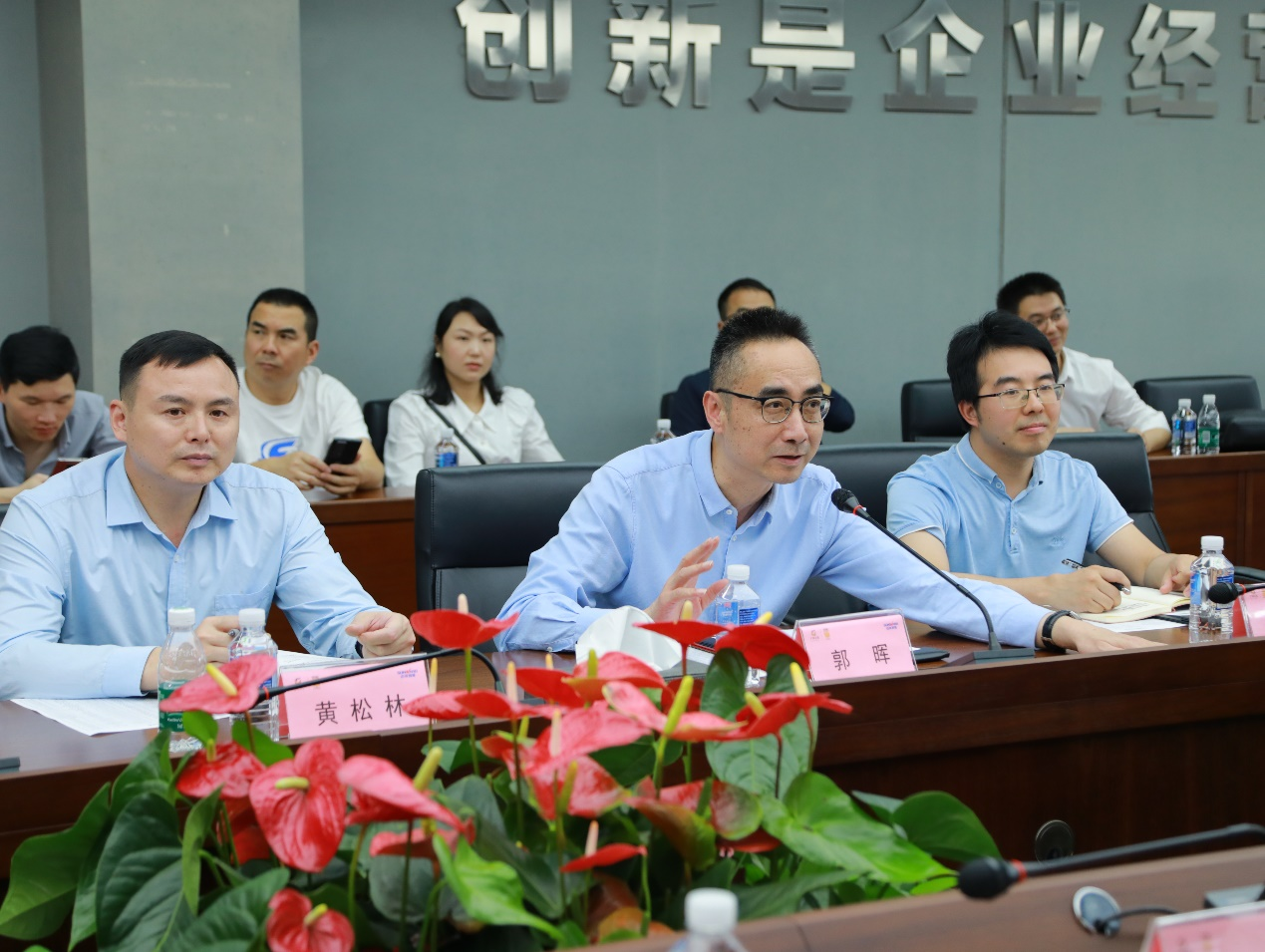 湘潭市工信局带队莅临九游体育(中国)官方网站智能开展智能制造现场观摩交流活动