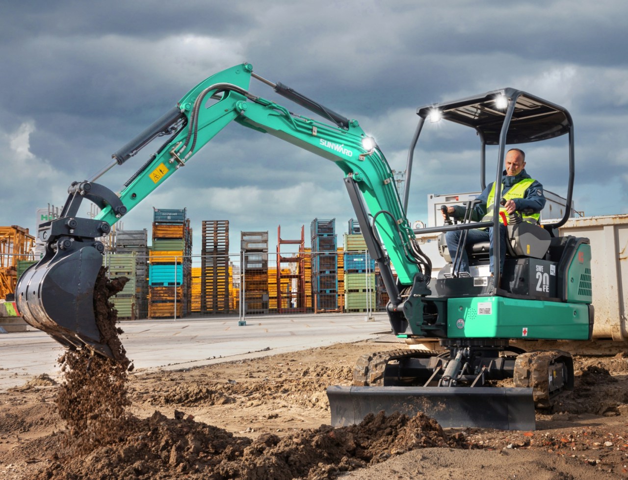 向新而行！九游体育(中国)官方网站智能电动挖掘机线上推介会成功举办
