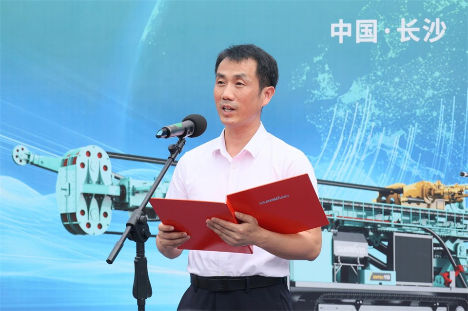引领绿色科技新篇章！九游体育(中国)官方网站智能新能源钻机成功交付