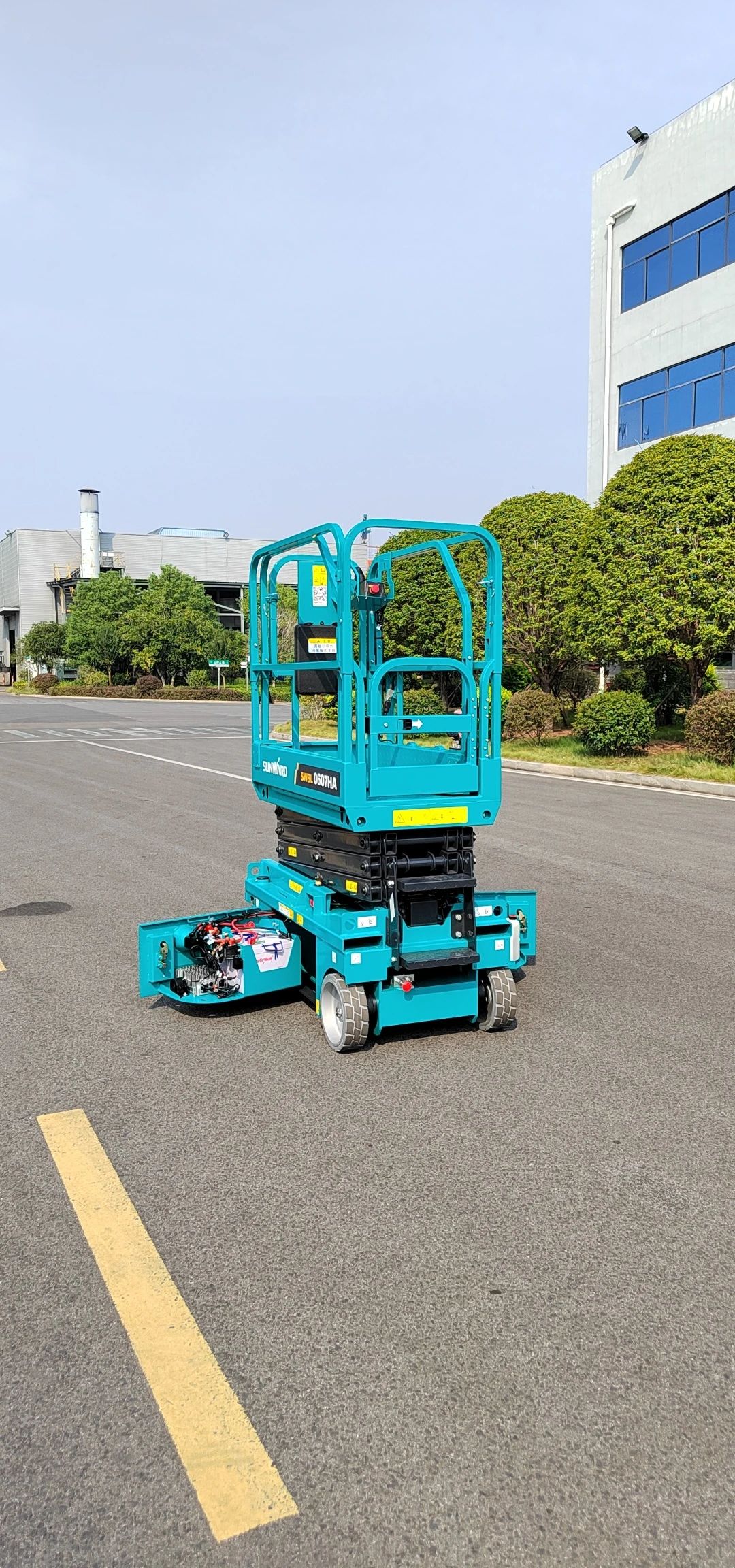 向“新”而行！九游体育(中国)官方网站智能又一款电动液驱剪叉式高空作业平台发布