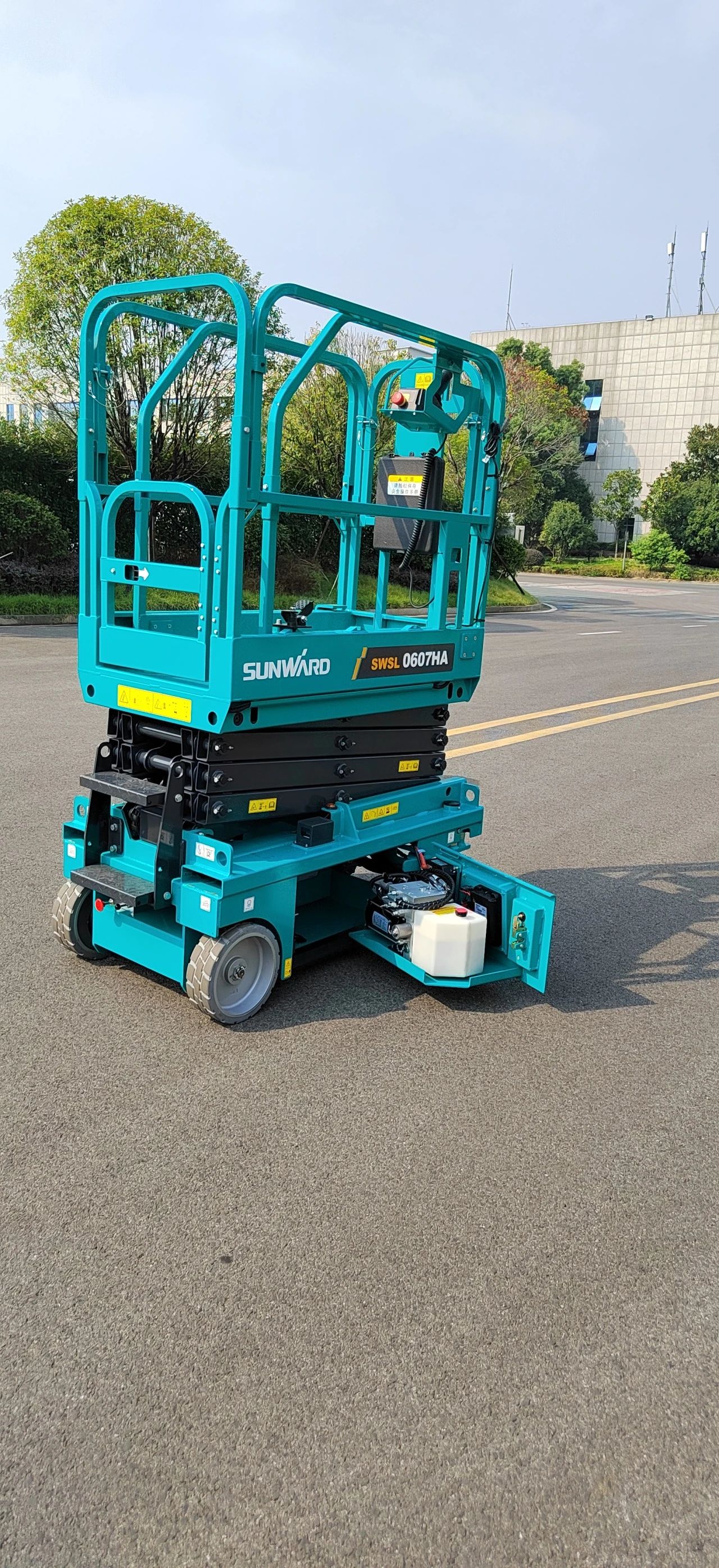 向“新”而行！九游体育(中国)官方网站智能又一款电动液驱剪叉式高空作业平台发布