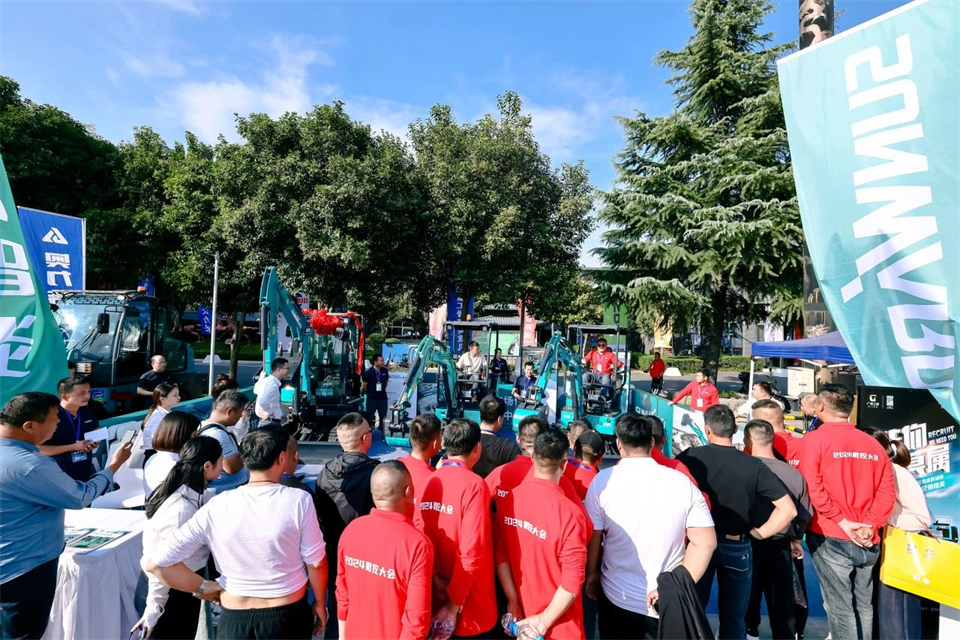 展现“掘”对实力！九游体育(中国)官方网站智能亮相2024微挖大会暨小型设备大会