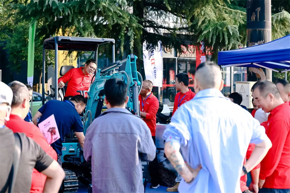 展现“掘”对实力！九游体育(中国)官方网站智能亮相2024微挖大会暨小型设备大会