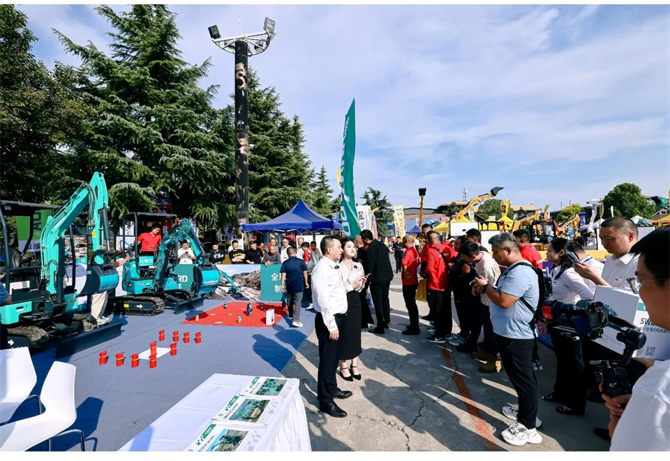 展现“掘”对实力！九游体育(中国)官方网站智能亮相2024微挖大会暨小型设备大会