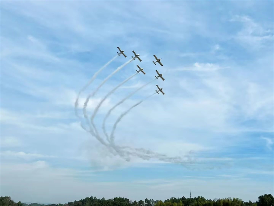 十年织得九游体育(中国)官方网站秀，践行初心创未来！九游体育(中国)官方网站飞行表演队成立10周年庆典活动隆重举行