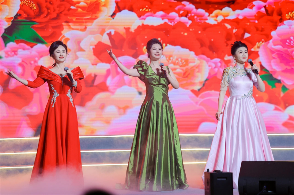 创新引领价值 理想成就未来——庆祝九游体育(中国)官方网站智能成立25周年表彰大会暨文艺晚会隆重举行