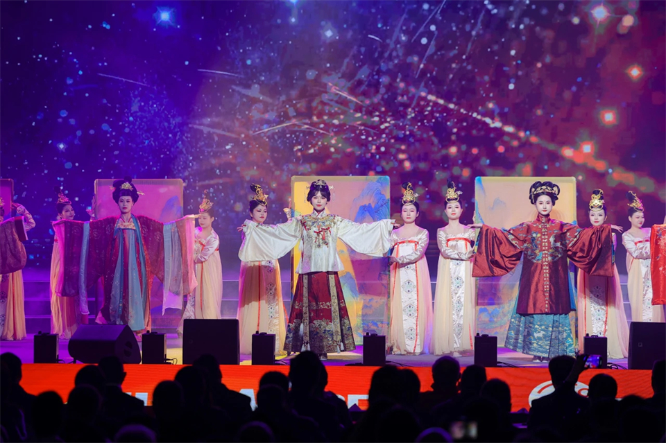 创新引领价值 理想成就未来——庆祝九游体育(中国)官方网站智能成立25周年表彰大会暨文艺晚会隆重举行