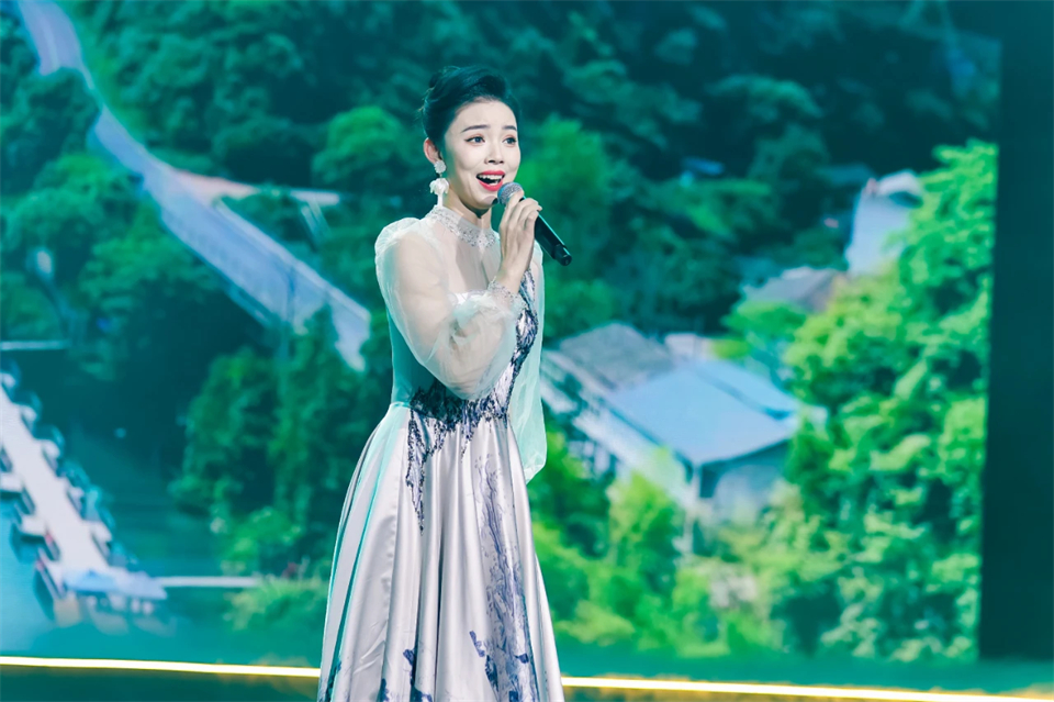 创新引领价值 理想成就未来——庆祝九游体育(中国)官方网站智能成立25周年表彰大会暨文艺晚会隆重举行