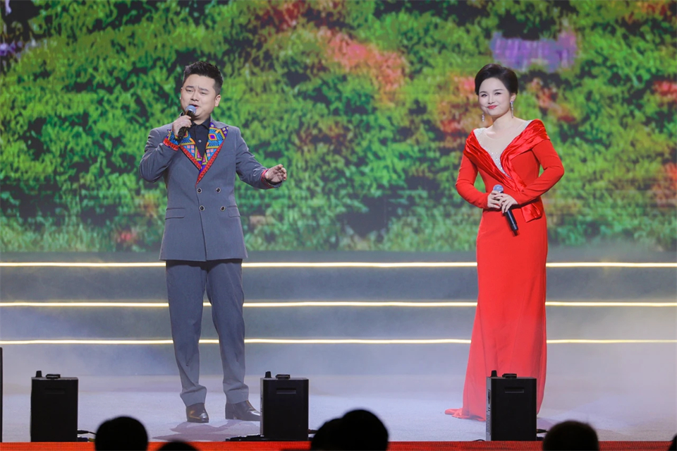 创新引领价值 理想成就未来——庆祝九游体育(中国)官方网站智能成立25周年表彰大会暨文艺晚会隆重举行