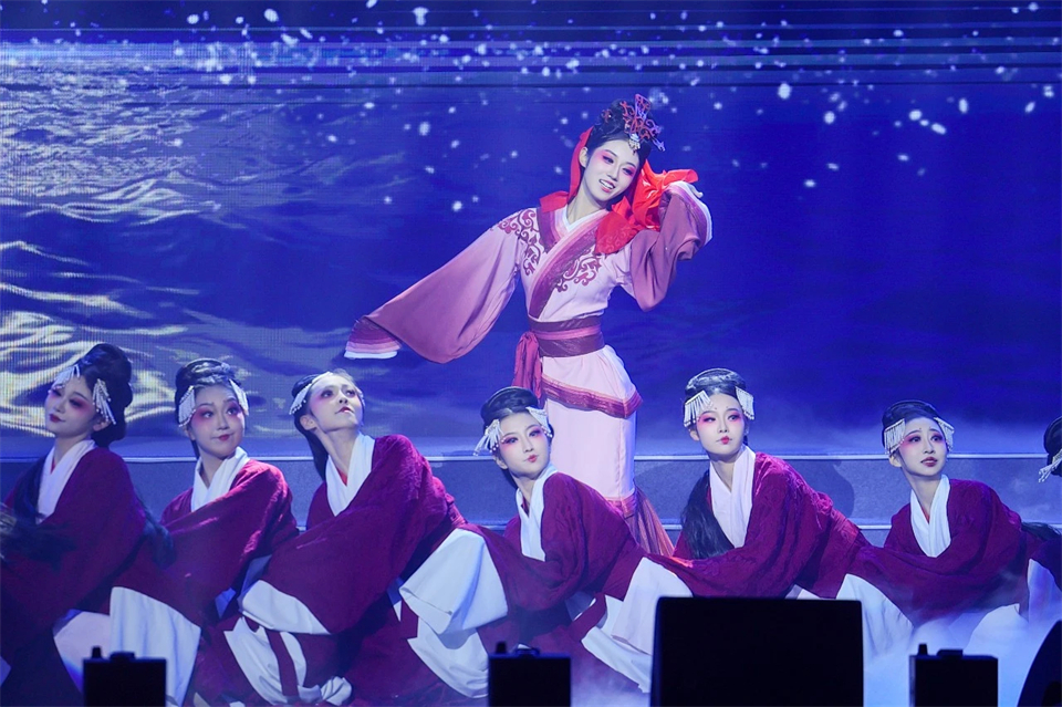 创新引领价值 理想成就未来——庆祝九游体育(中国)官方网站智能成立25周年表彰大会暨文艺晚会隆重举行