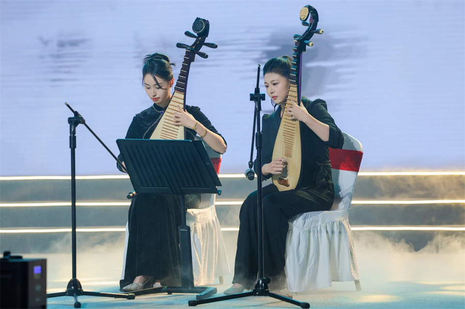 创新引领价值 理想成就未来——庆祝九游体育(中国)官方网站智能成立25周年表彰大会暨文艺晚会隆重举行