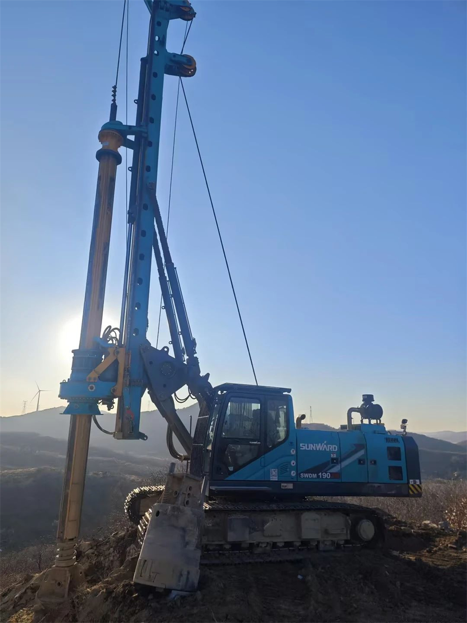 九游体育(中国)官方网站智能举办电塔桩技术创新交流会，为电力基础设施建设注入新动力