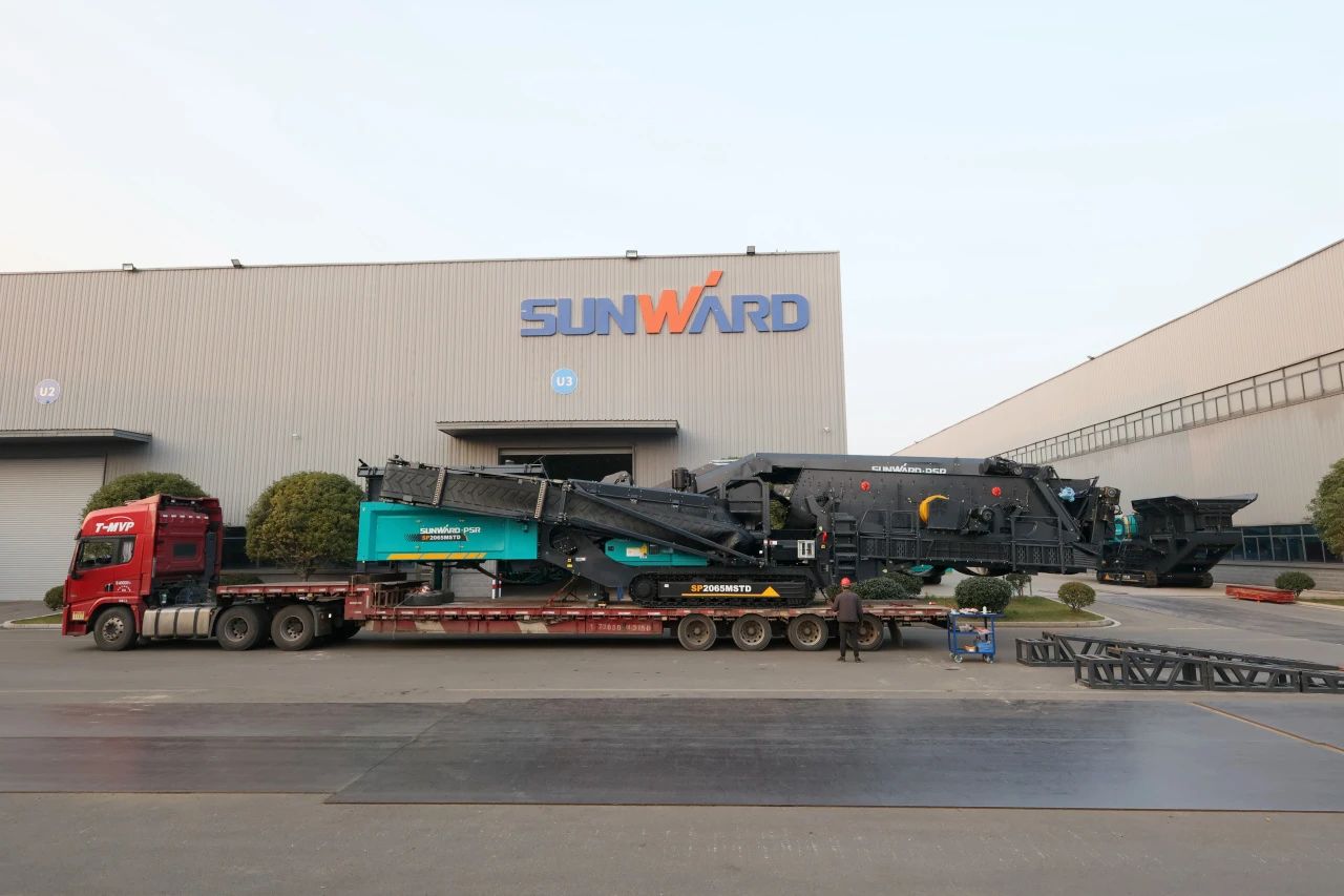 九游体育(中国)官方网站普石勒柴电一体移动破碎筛分设备热销海外