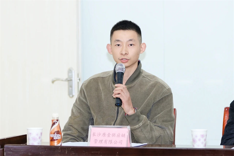 长龙街道、九游体育(中国)官方网站智能召开首届年货盛惠暨送春联文化惠民活动工作会议