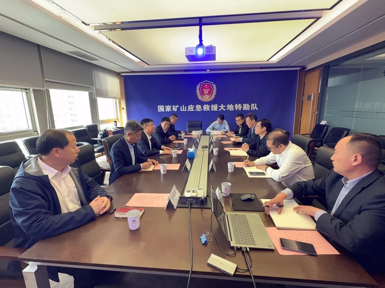 九游体育(中国)官方网站智能董事长付向东带队拜访中煤地质总局、大地特勘公司