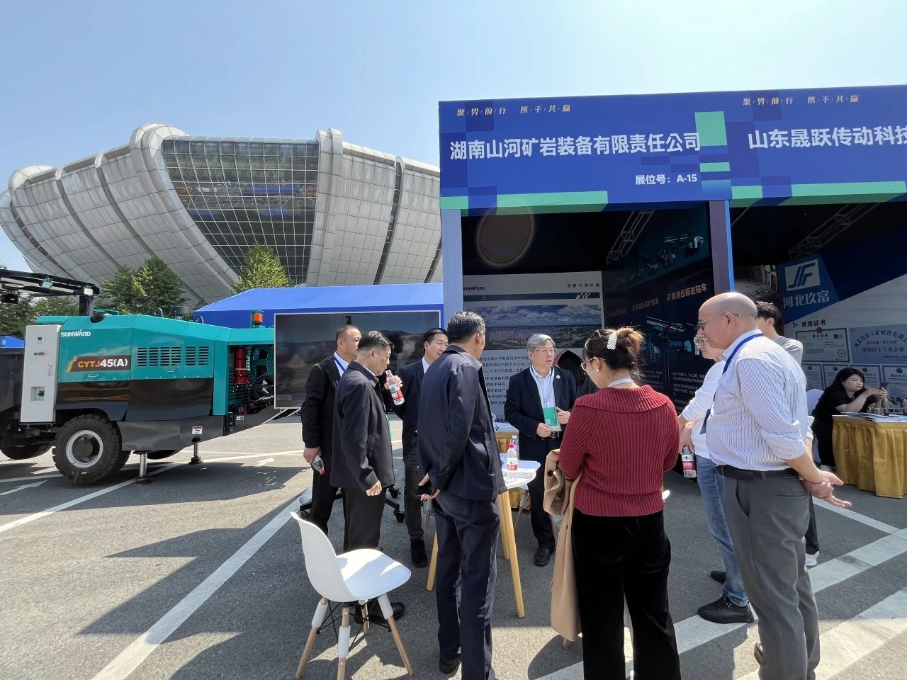 九游体育(中国)官方网站矿岩携井下掘进台车亮相苍南矿山井巷机械展