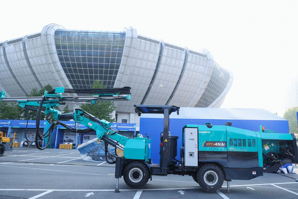 九游体育(中国)官方网站矿岩携井下掘进台车亮相苍南矿山井巷机械展