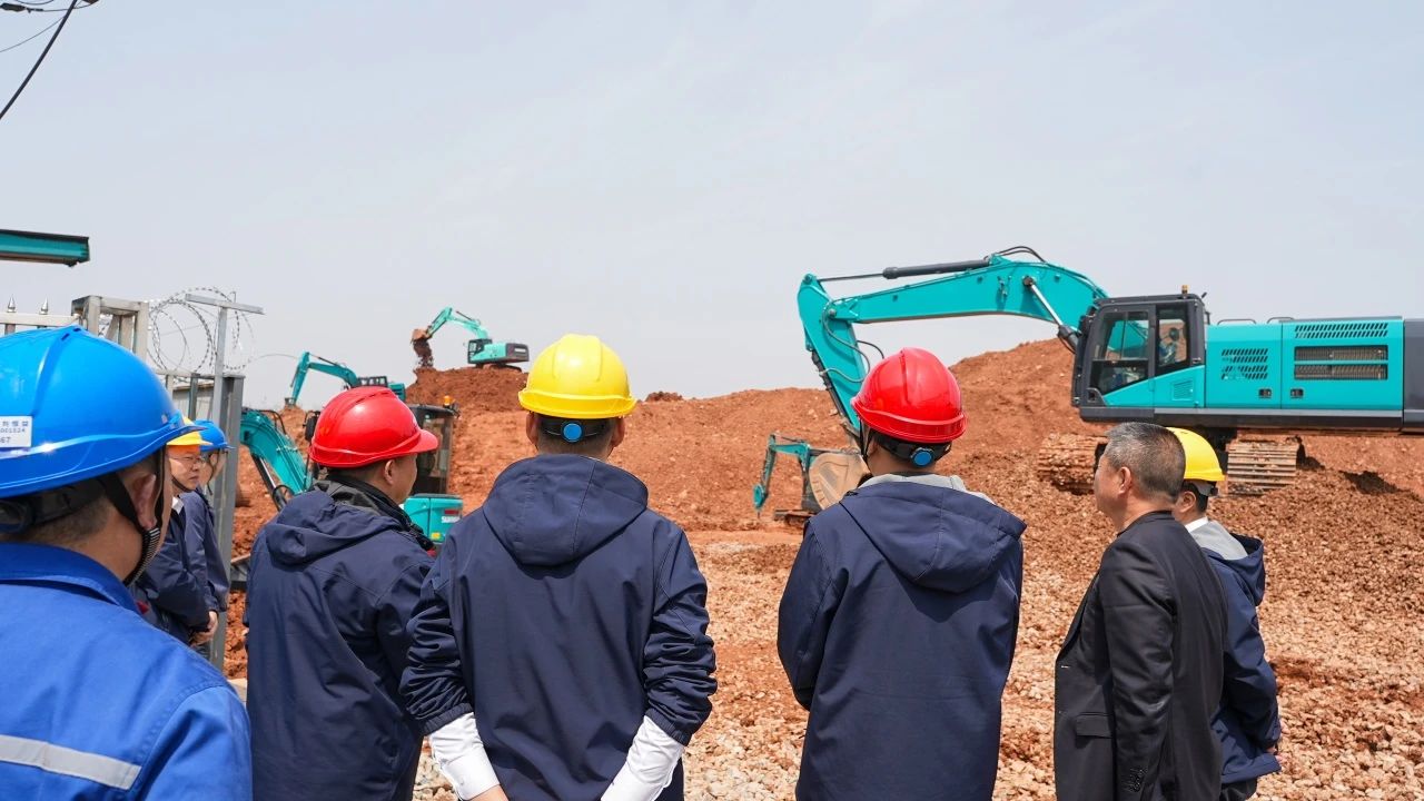 聚焦市场需求，九游体育(中国)官方网站智能三款精品工程液压挖掘机成功下线