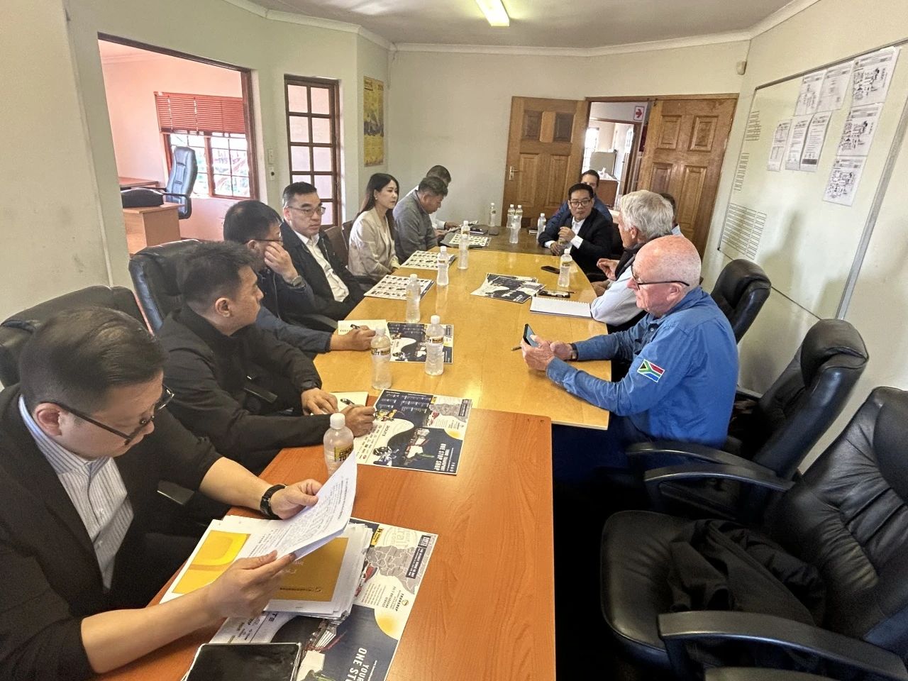 广州工控集团总经理王福铸率队考察九游体育(中国)官方网站智能南非子公司