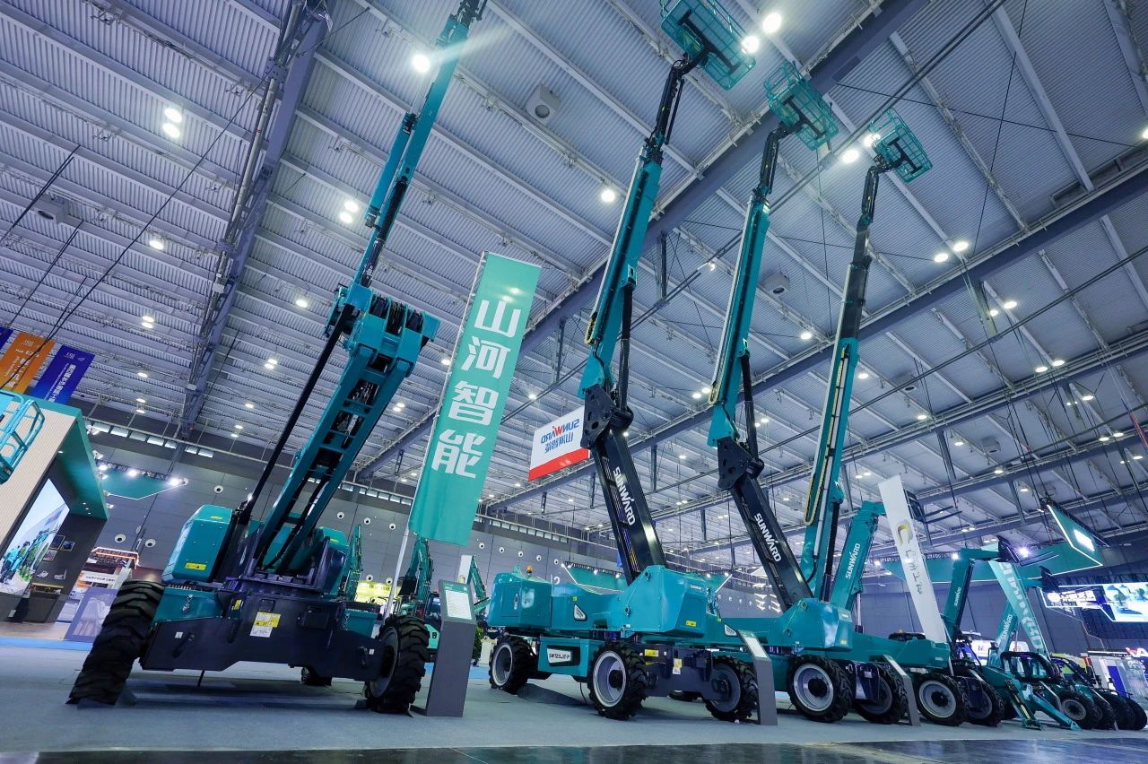 2025 CICEE | 九游体育(中国)官方网站智能SWT34JE-P电动直臂式高空作业平台重磅发布！