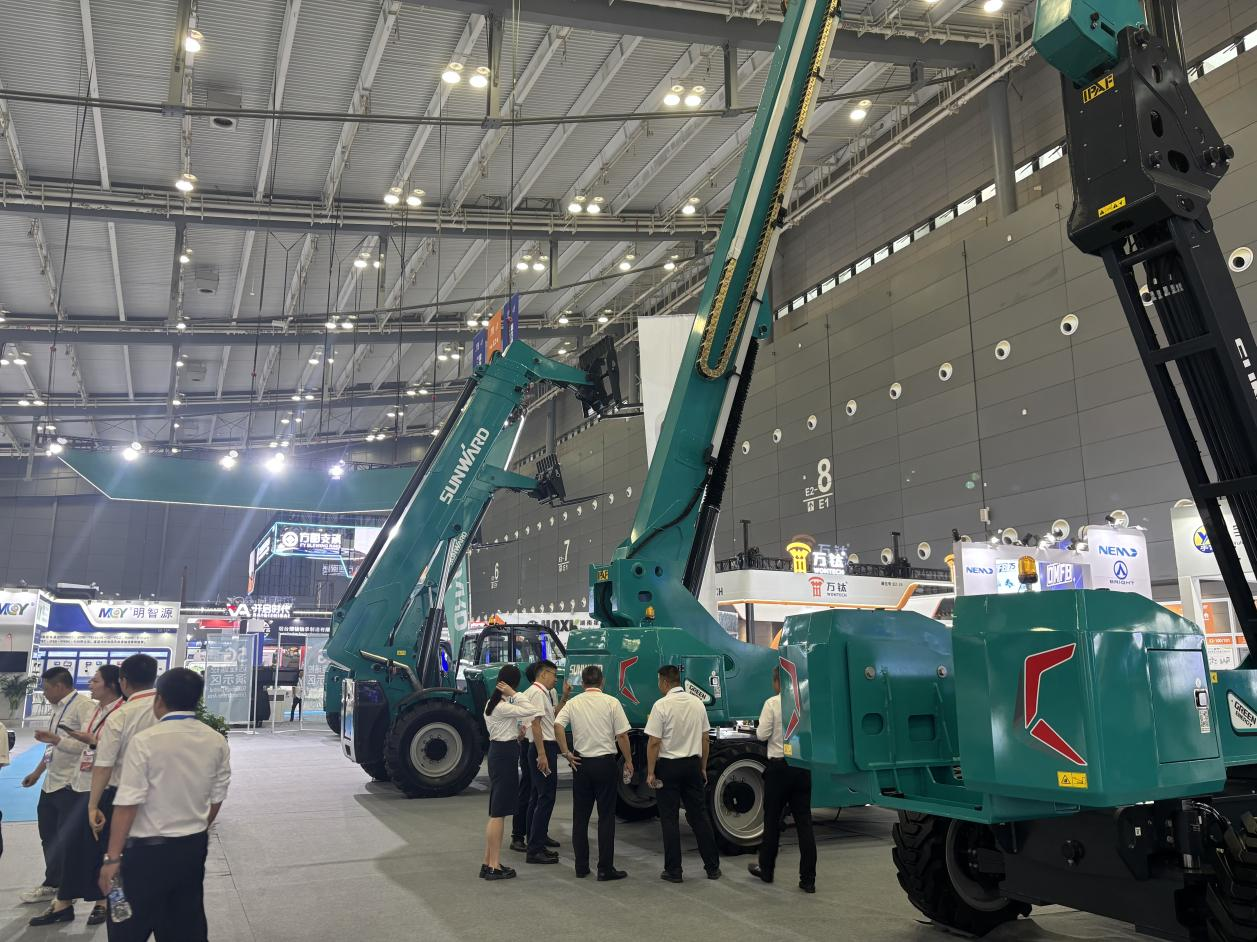 2025 CICEE | 九游体育(中国)官方网站智能SWT34JE-P电动直臂式高空作业平台重磅发布！