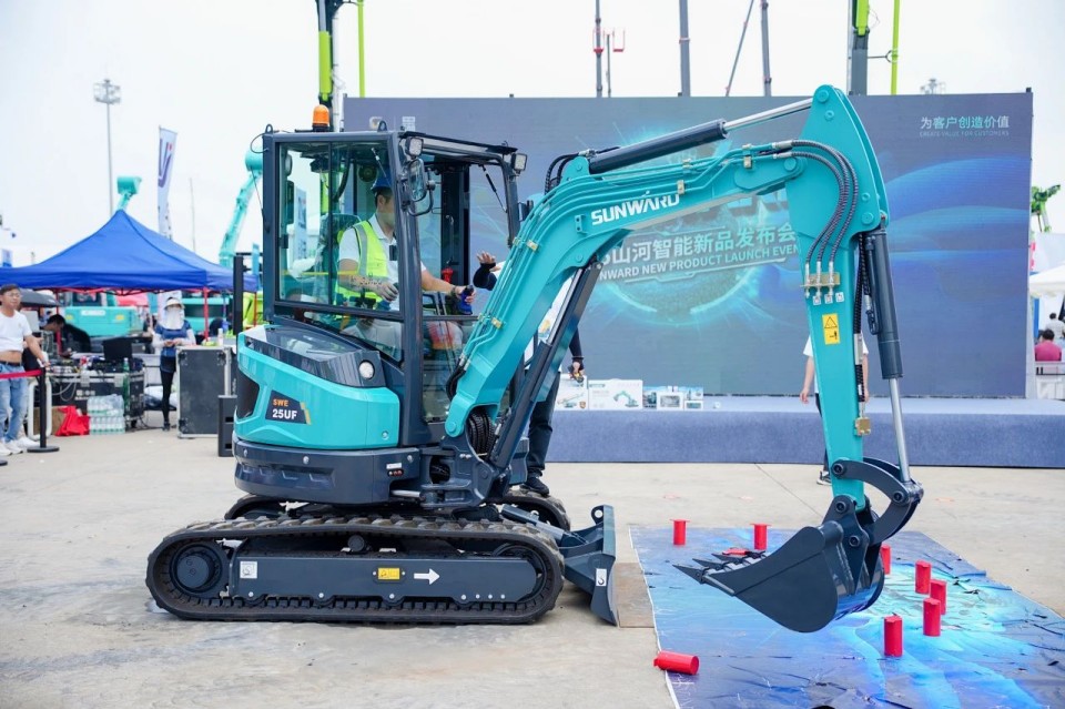 2025 CICEE | 从单一工具迈向多元化解决方案，九游体育(中国)官方网站智能呈现非凡挖掘机风采