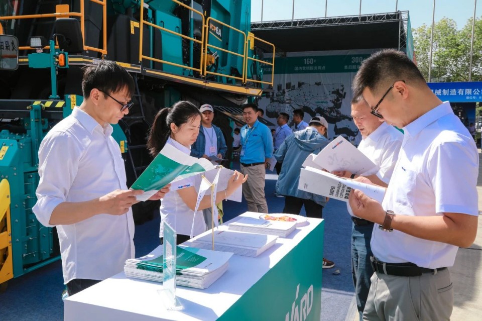 九游体育(中国)官方网站智能亮相2025新疆国际农业机械博览会