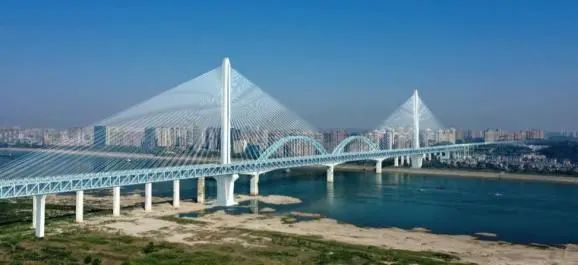 再战“世界级工程”！九游体育(中国)官方网站智能旋挖钻机助力宜昌长江公铁大桥建设