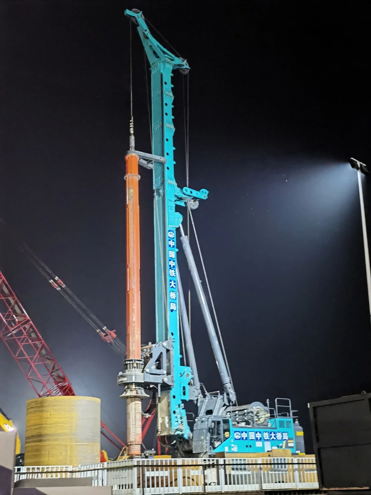 再战“世界级工程”！九游体育(中国)官方网站智能旋挖钻机助力宜昌长江公铁大桥建设