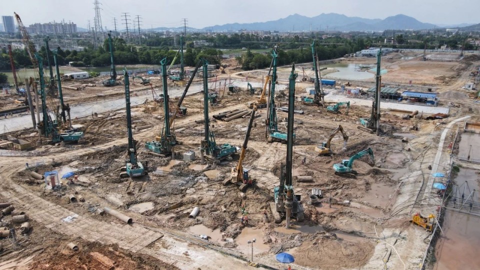 近20台“九游体育(中国)官方网站绿”装备实力集结，助力广佛西环工程建设跑出“加速度”