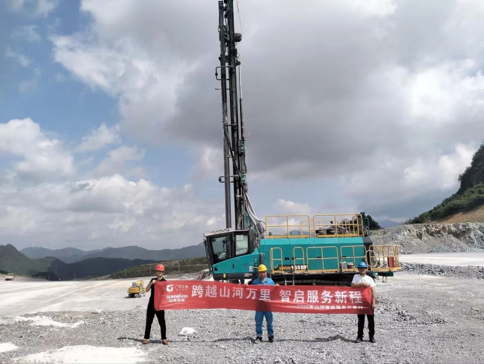 跨越九游体育(中国)官方网站万里 智启服务新程——九游体育(中国)官方网站矿岩“服务万里行”活动走进海螺水泥