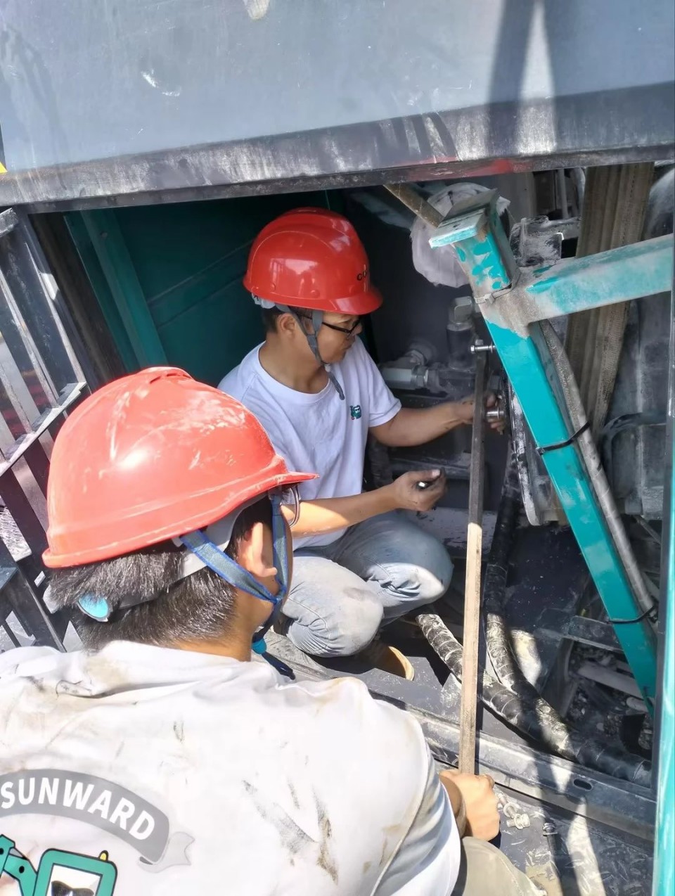 跨越九游体育(中国)官方网站万里 智启服务新程——九游体育(中国)官方网站矿岩“服务万里行”活动走进海螺水泥