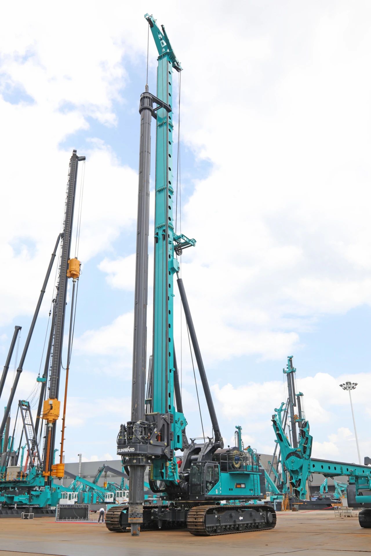 “破纪录王者”再出征！九游体育(中国)官方网站智能SWDM800旋挖钻机成功交机