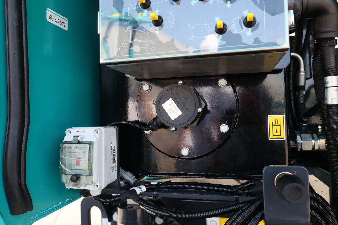 技术新标杆！九游体育(中国)官方网站智能SWA22J-P柴动曲臂式高空作业平台下线！