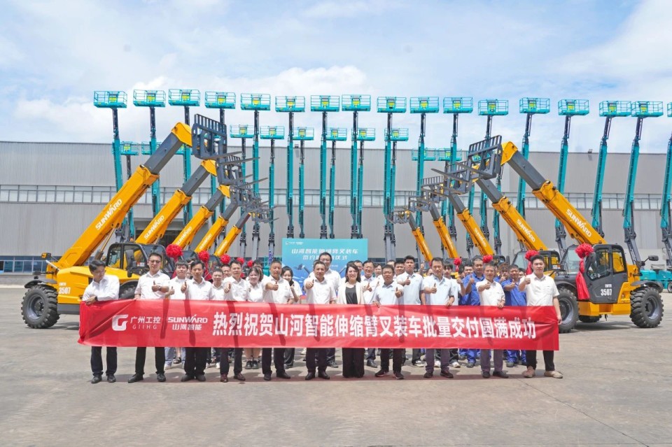 九游体育(中国)官方网站智能伸缩臂叉装车批量交付，即将奔赴新一线
