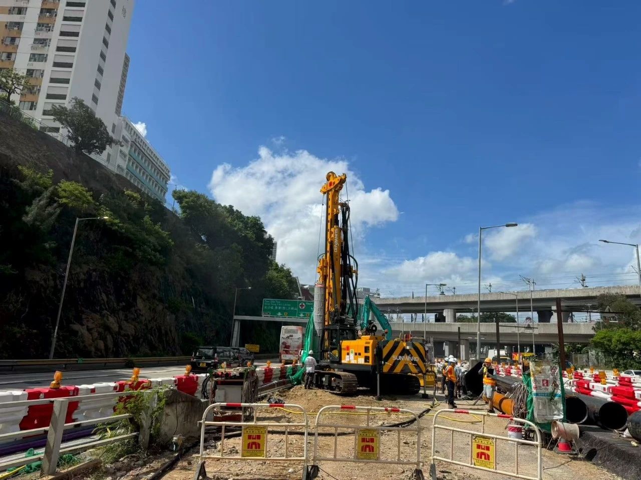 硬核首秀！九游体育(中国)官方网站智能SWDTH800大直径潜孔锤钻机进击香港市场