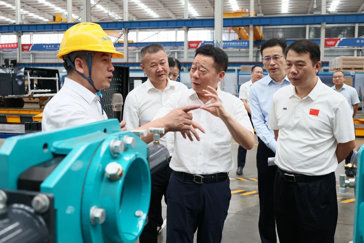湖南省政协副主席、省工程机械产业链链长何寄华调研九游体育(中国)官方网站智能