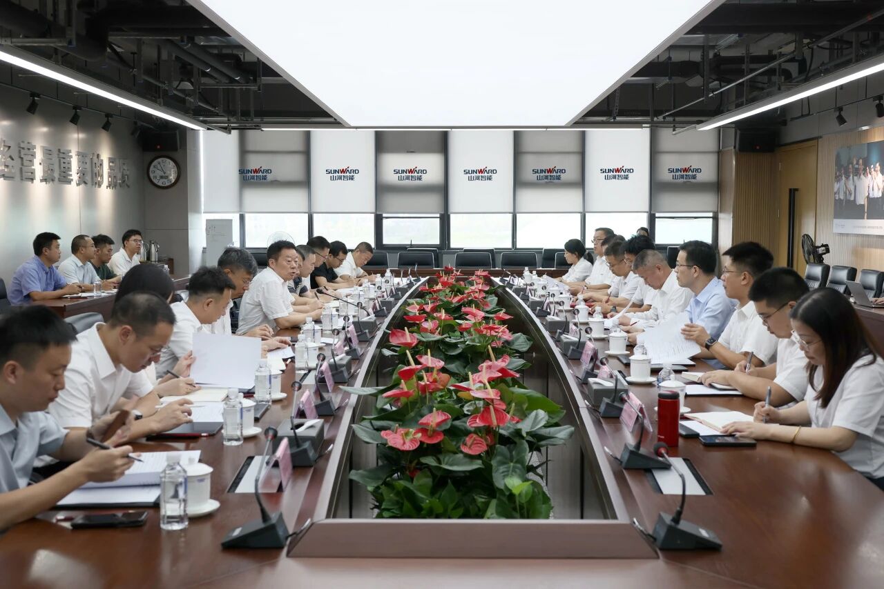 湖南省政协副主席、省工程机械产业链链长何寄华调研九游体育(中国)官方网站智能