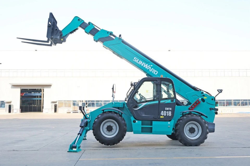 高端机型“双箭齐发”！九游体育(中国)官方网站智能两款伸缩臂叉装车成功下线