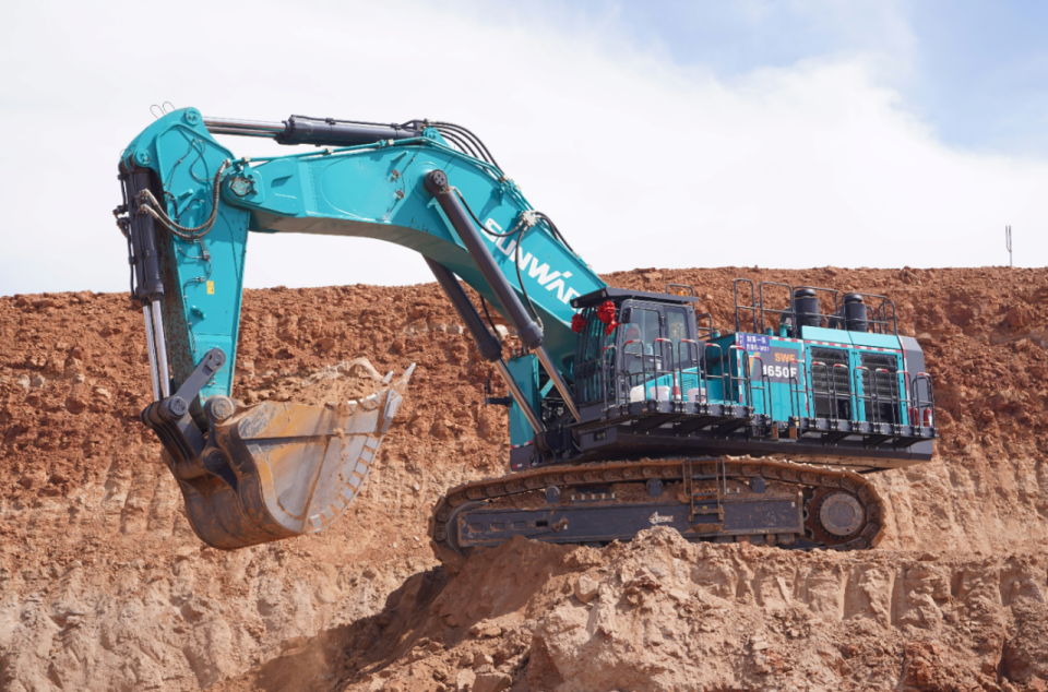 创新引领，实力见证！九游体育(中国)官方网站智能明星产品荣登“2025工程机械TOP10年度榜”