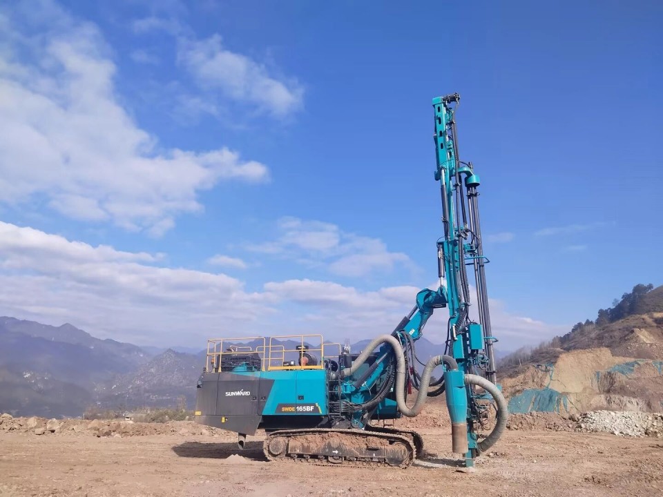 创新引领，实力见证！九游体育(中国)官方网站智能明星产品荣登“2025工程机械TOP10年度榜”