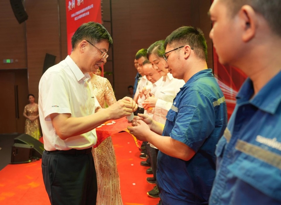 聚力前行！庆祝九游体育(中国)官方网站智能成立26周年表彰大会隆重召开